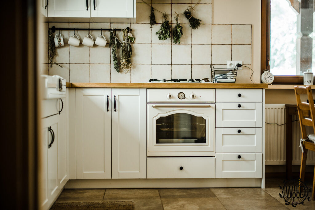 stolarz białystok, usługi stolarskie białystok, stolarz knyszyn, kuchnie białystok, kuchnia rustykalna białystok, kuchnia dębowa biała,, kuchnie na wymiar białystok, meble białystok